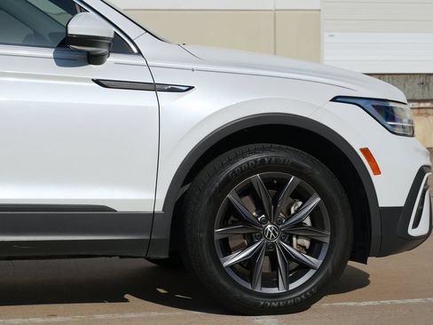 Used 2023 Volkswagen Tiguan SE w/ Panoramic Sunroof Package FWD image 28