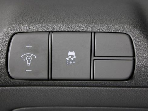 Certified 2025 Hyundai Elantra Sport image 21