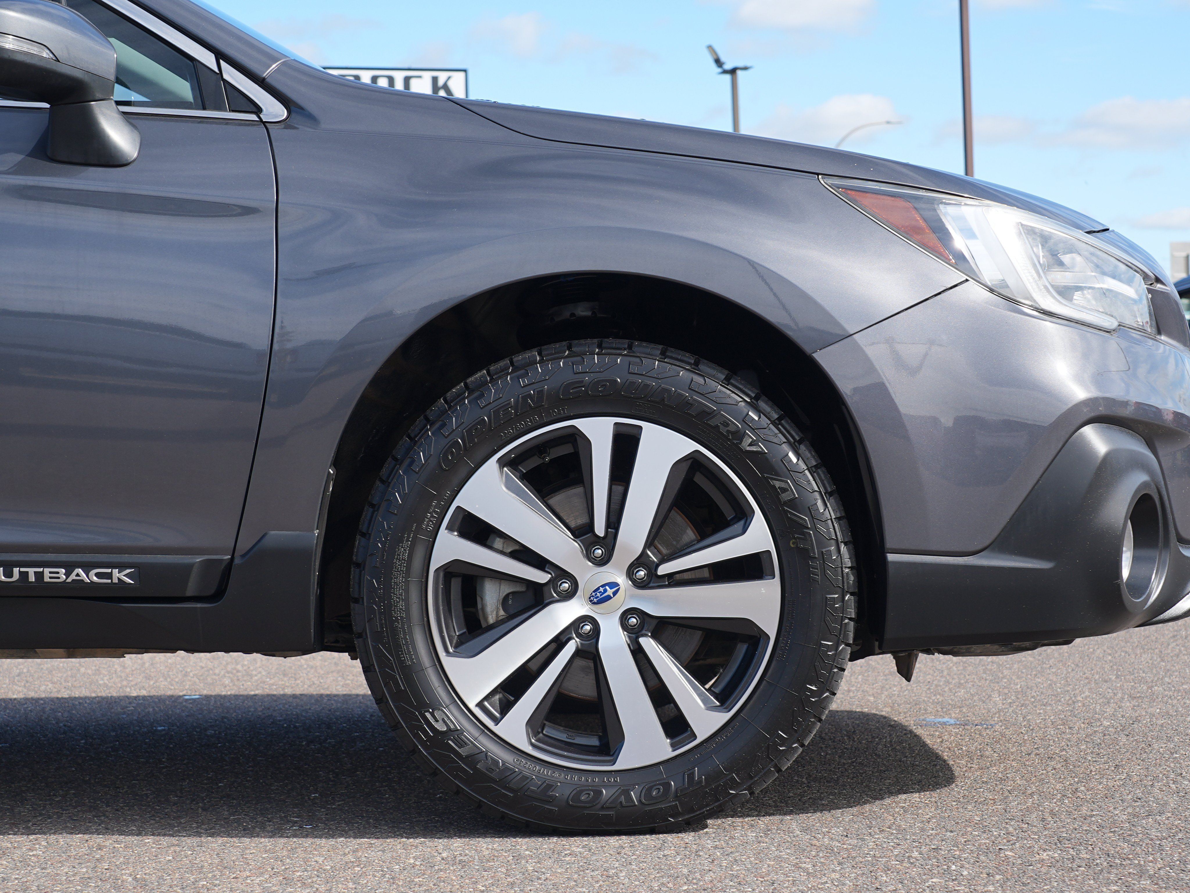 Used 2018 Subaru Outback 3.6R Limited AWD/4WD image 11