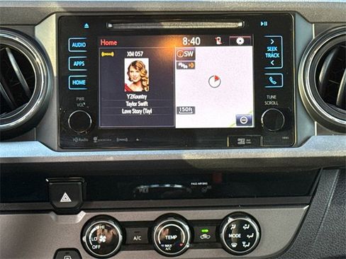 Used 2018 Toyota Tacoma TRD Sport w/ Technology Package image 12