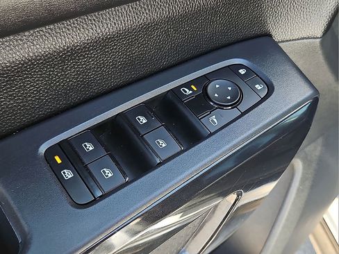 Used 2024 Nissan Pathfinder SV FWD image 18
