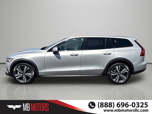 Used 2025 Volvo V60 B5 Cross Country Plus AWD/4WD image 2