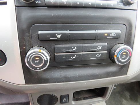 Used 2018 Nissan Frontier SV image 12