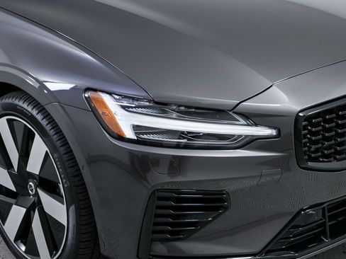 Certified 2025 Volvo S60 T8 Ultra AWD/4WD image 38
