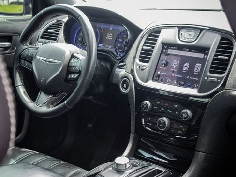 Used 2018 Chrysler 300 S w/ 300S Premium Group RWD image 19