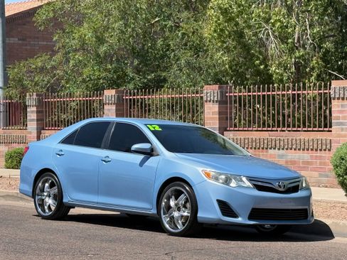 Used 2012 Toyota Camry LE FWD image 8