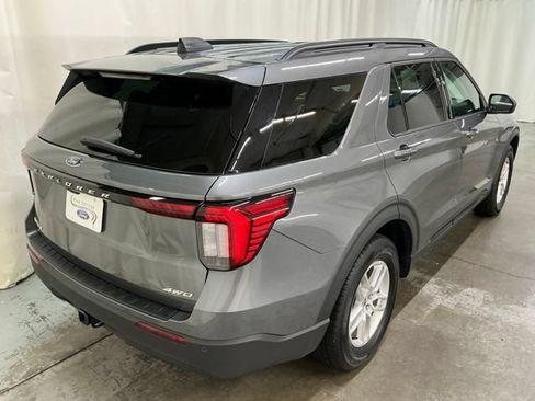 Used 2026 Ford Explorer Active AWD/4WD image 3