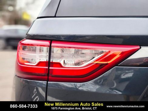 Used 2019 Chevrolet Traverse RS image 9