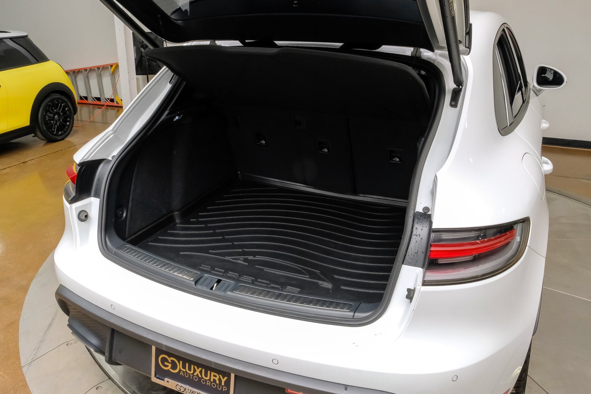 Used 2024 Porsche Macan w/ Premium Plus Package AWD/4WD image 54