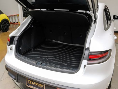 Used 2024 Porsche Macan w/ Premium Plus Package AWD/4WD image 54