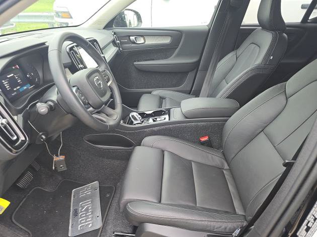 Used 2026 Volvo XC40 B5 Plus AWD/4WD image 6