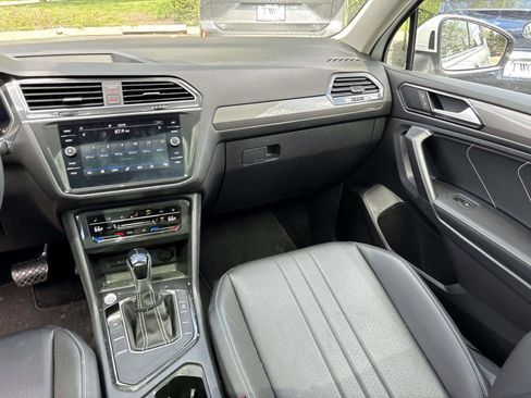 Used 2023 Volkswagen Tiguan SE w/ Panoramic Sunroof Package FWD image 31