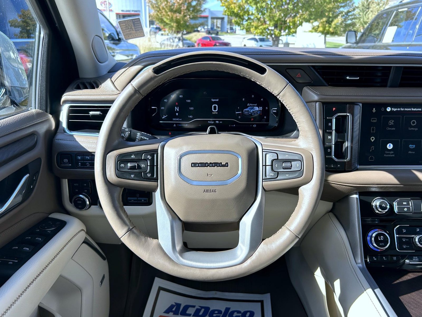 Used 2024 GMC Yukon Denali w/ Advanced Technology Package AWD/4WD image 17