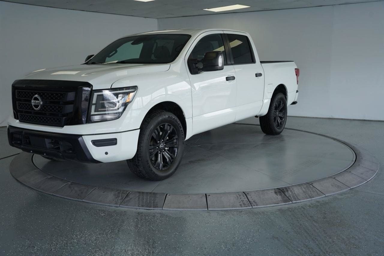 Used 2023 Nissan Titan SV w/ SV Convenience Package AWD/4WD image 3