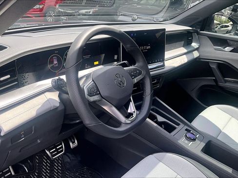 New 2026 Volkswagen Tiguan SE R-Line FWD image 8