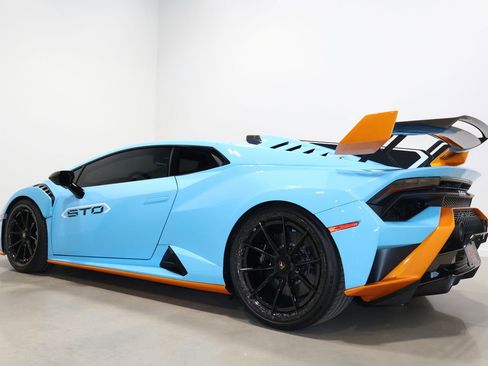 Used 2021 Lamborghini Huracan STO image 7