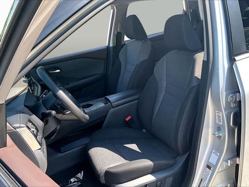 Used 2022 Nissan Rogue SV FWD image 8