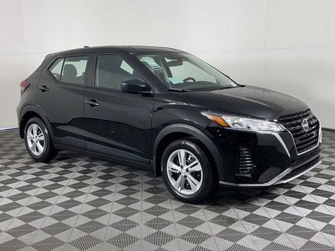 New 2025 Nissan Kicks Play S image 2