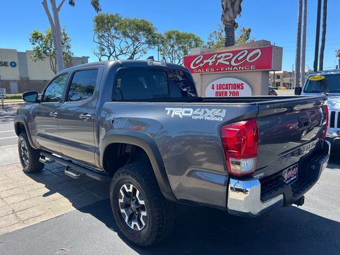 Used 2017 Toyota Tacoma TRD Off-Road w/ Tow Package (A/T) AWD/4WD image 6