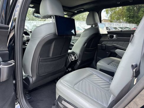 Certified 2025 Kia Sorento SX Prestige w/ Sage Leather Package AWD/4WD image 19