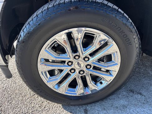 Used 2025 Ford F150 Lariat w/ Equipment Group 502A High image 9