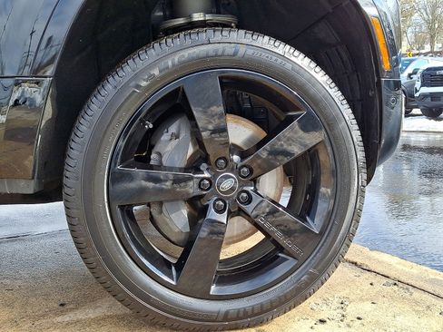 Used 2024 Land Rover Defender 130 X-Dynamic SE image 8