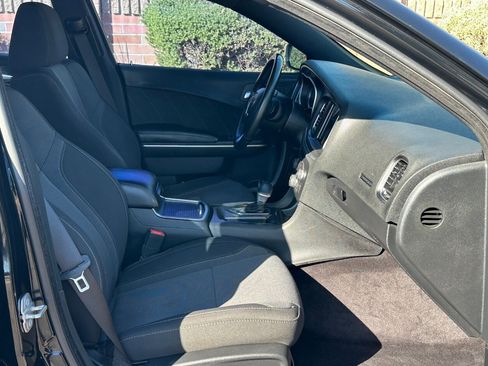 Used 2016 Dodge Charger SXT image 11