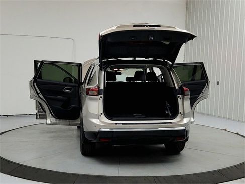 New 2026 Nissan Rogue Platinum image 14