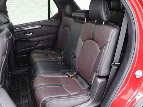 Used 2025 Honda Pilot Black Edition image 11