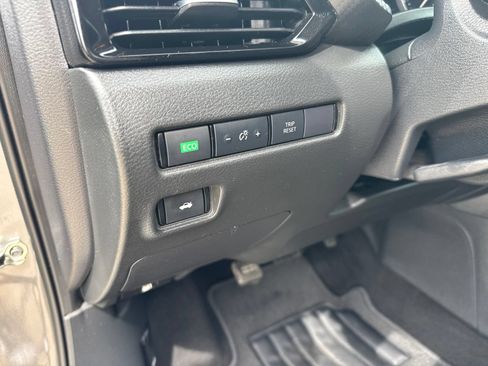 Used 2024 Nissan Sentra SV FWD image 17