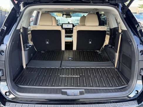 Used 2025 Toyota Highlander Limited AWD/4WD image 34