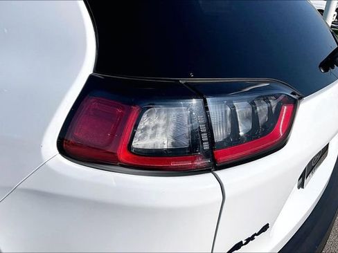 Used 2023 Jeep Cherokee Altitude Lux image 30