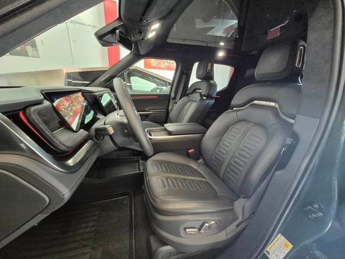 Used 2023 Rivian R1T Adventure image 13