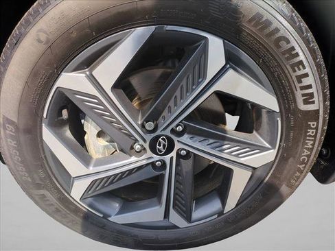Certified 2024 Hyundai Tucson Limited AWD/4WD image 26