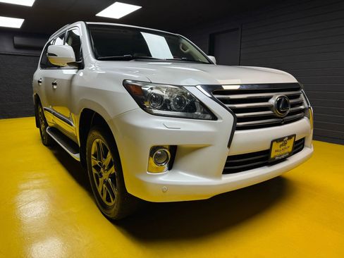 Used 2013 Lexus LX 570 4WD image 3