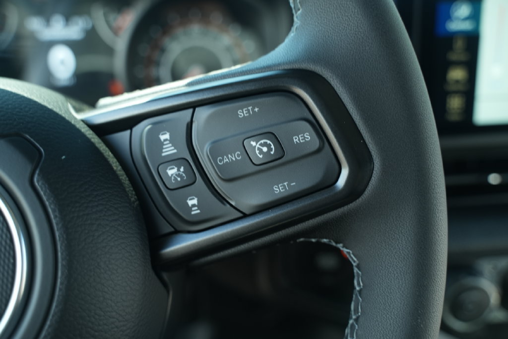 New 2026 Jeep Gladiator Sport w/ Dual Top Group AWD/4WD image 29