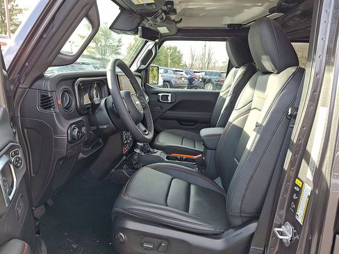 Used 2025 Jeep Wrangler Unlimited Rubicon w/ Safety Group AWD/4WD image 14