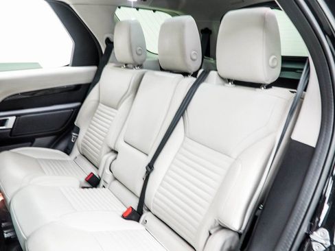 Used 2025 Land Rover Discovery S image 46