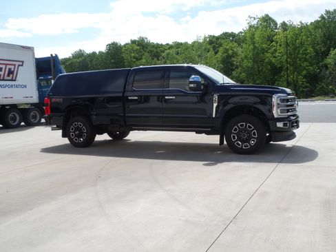 Used 2024 Ford F350 Platinum w/ FX4 Off-Road Package AWD/4WD image 12