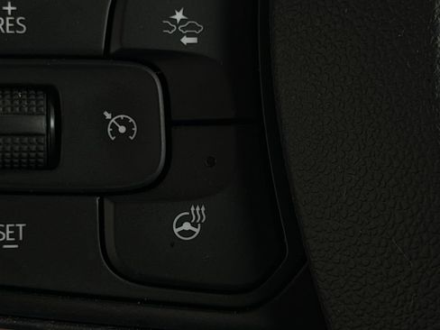 Used 2025 Buick Envista Avenir FWD image 29
