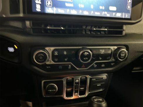 Used 2024 Jeep Wrangler Unlimited w/ Convenience Group image 24