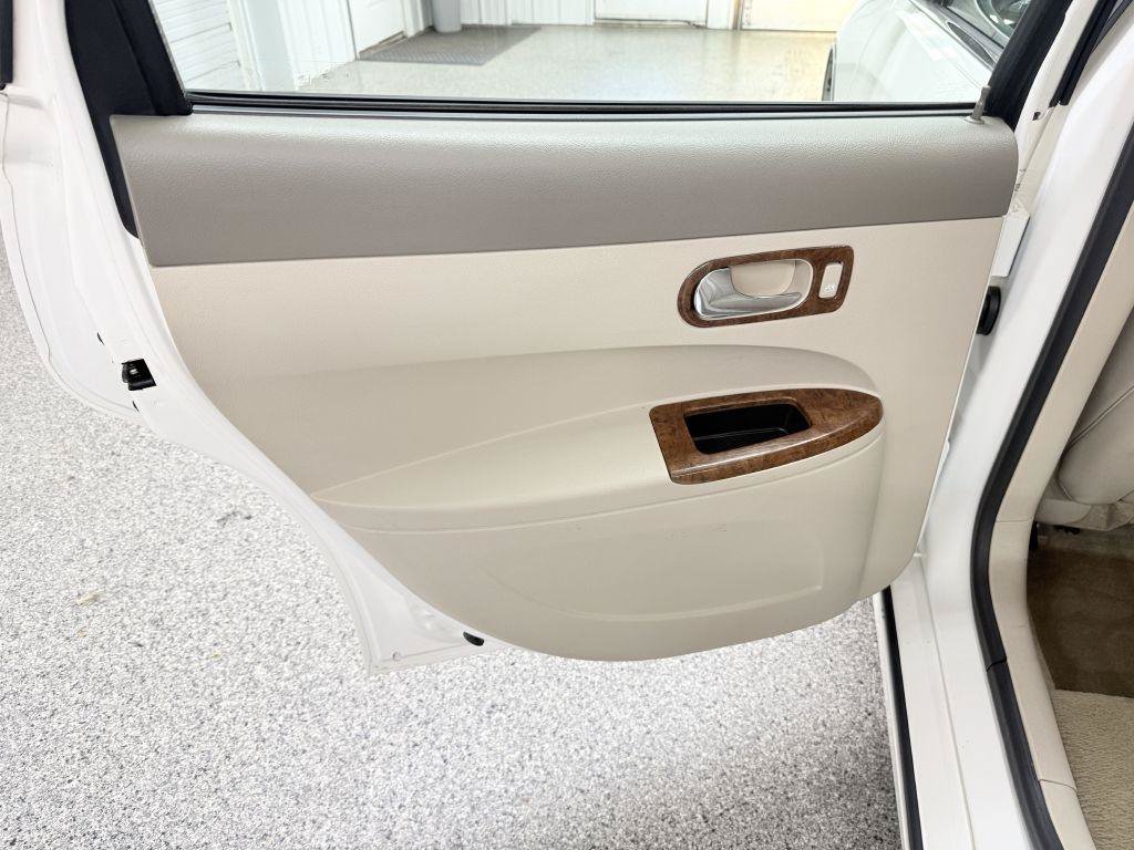 Used 2006 Buick LaCrosse CXL w/ Chrome Appearance Package FWD image 22