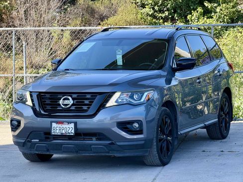 Used 2018 Nissan Pathfinder SL w/ Midnight Edition Package FWD image 3