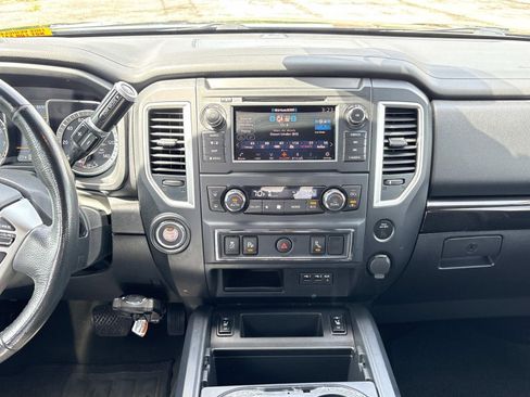 Used 2019 Nissan Titan SV w/ SV Convenience Package RWD image 14