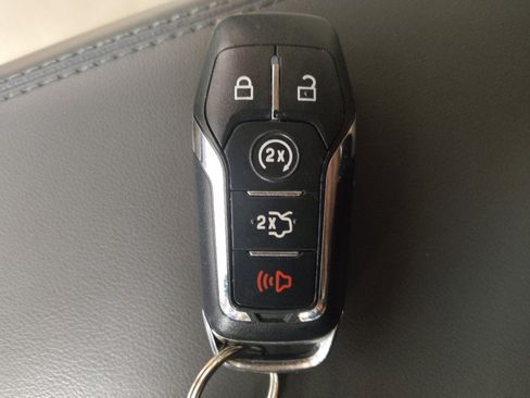 Used 2016 Lincoln MKX Reserve w/ Technology Package FWD image 32