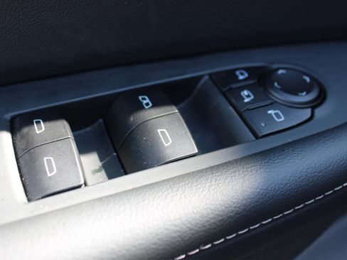 Used 2025 Buick Enclave Preferred FWD image 17