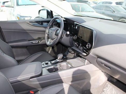 Certified 2025 Lexus NX 250 FWD image 5