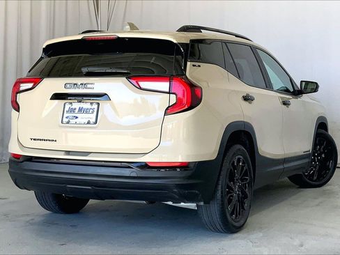 Used 2023 GMC Terrain SLE w/ Driver Convenience Package image 13