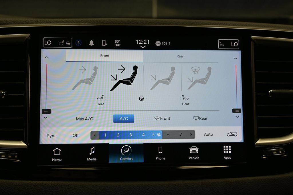 Used 2024 Chrysler Pacifica Touring-L FWD image 32