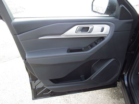 New 2025 Ford Explorer Active w/ Active Comfort Package image 12